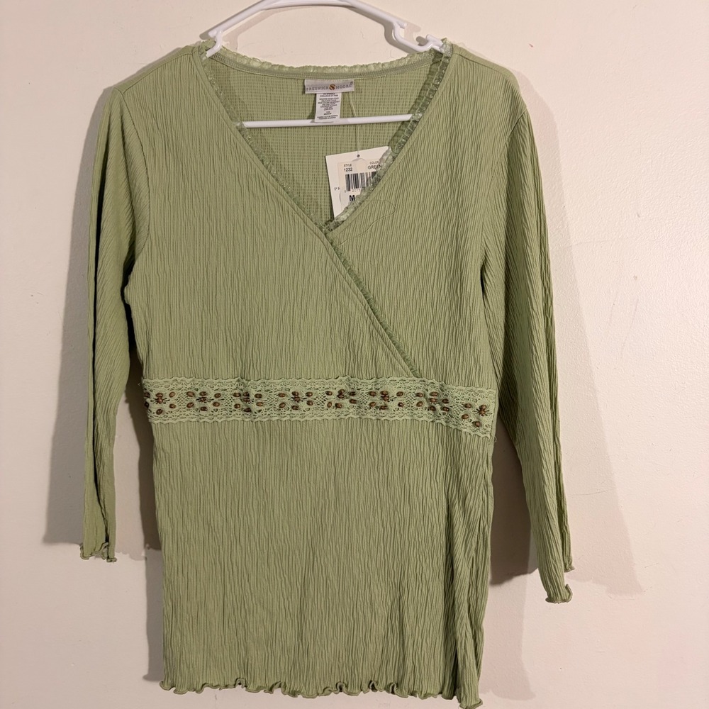 Preswick & Moore Blouse Womens Medium Green NEW Textured Lace Beaded V-Neck Top